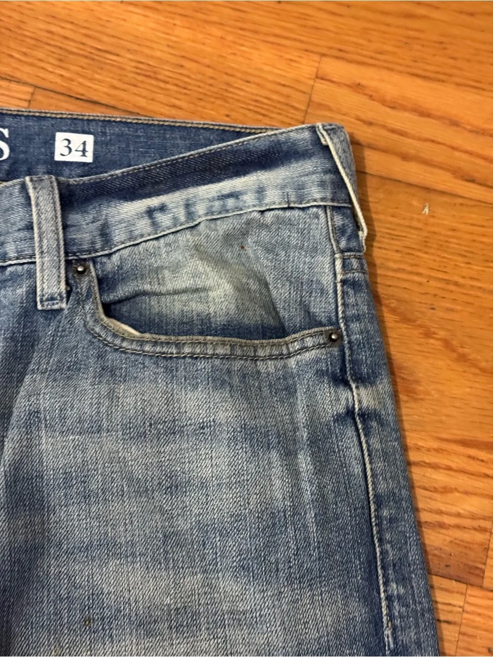 GUESS Los Angeles Cliff Boot Cut Men’s Light wash Blue Jeans in size 34x32